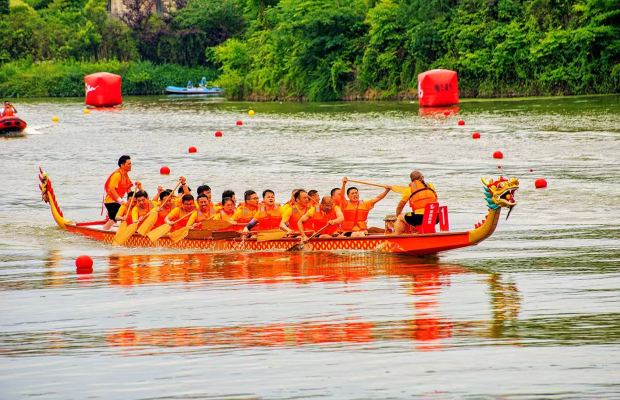 龍舟競(jìng)渡 奮楫前行——市直機(jī)關(guān)代表隊(duì)參加“龍騰皖江 鳩地啟航”第二屆龍舟比賽